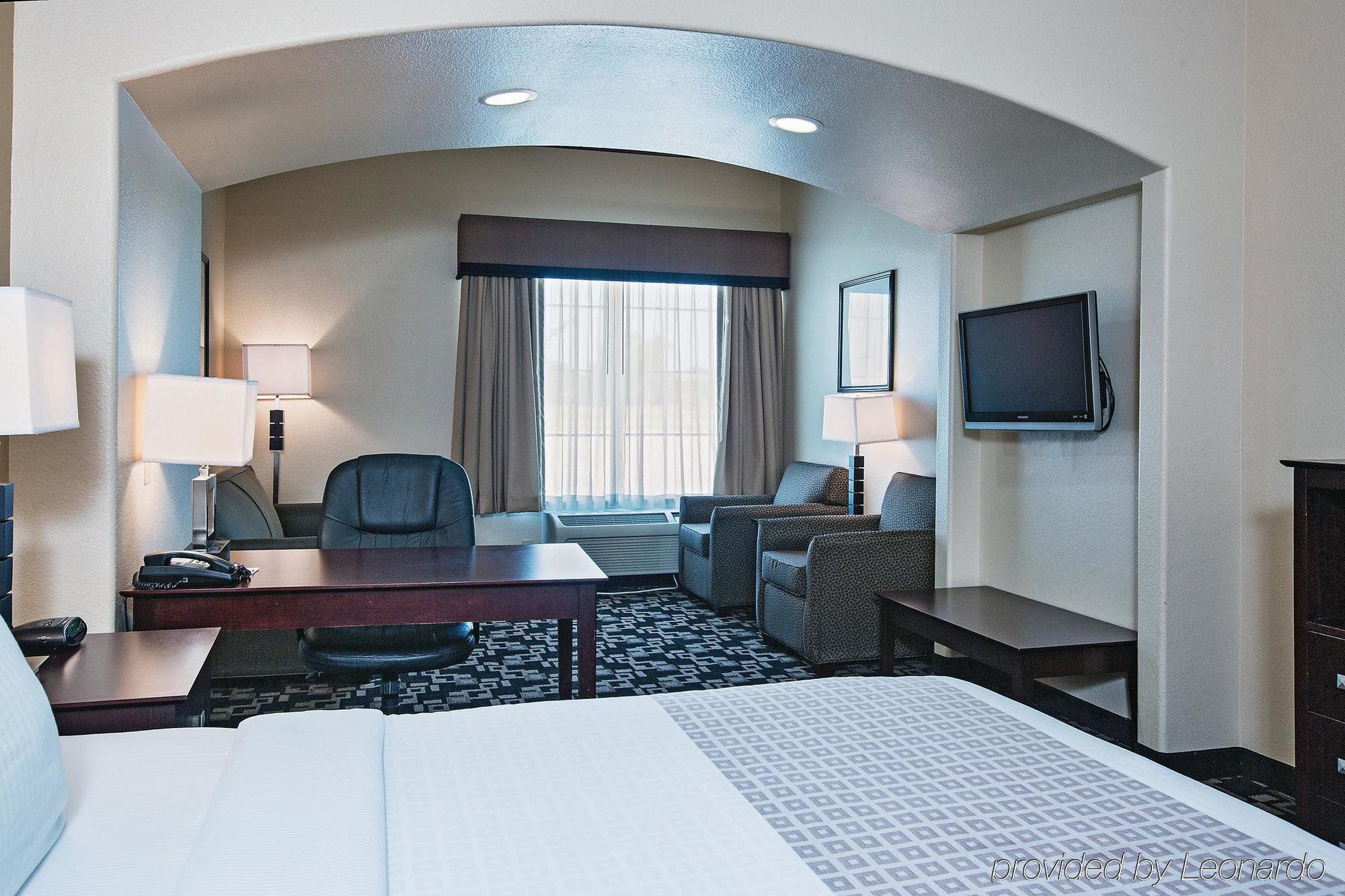 La Quinta Inn And Suites Joshua エクステリア 写真