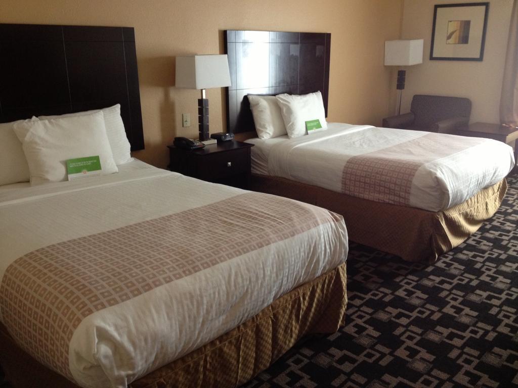 La Quinta Inn And Suites Joshua 部屋 写真